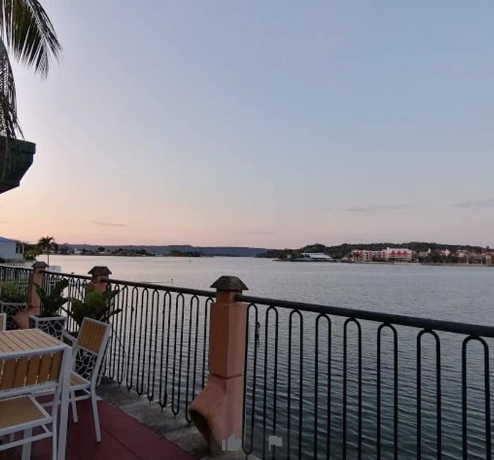 Peten Esplendido Flores Exterior photo